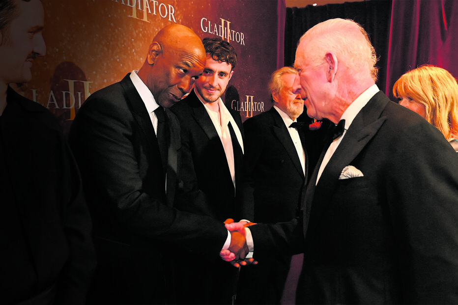 Denzel cumprimenta Carlos III 