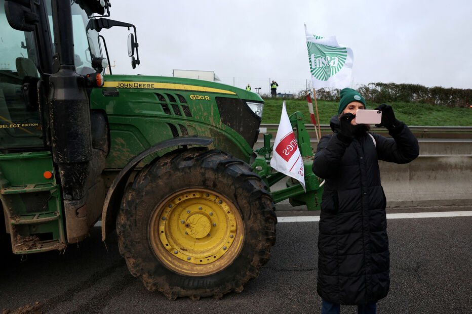 Sindicatos agrícolas franceses iniciam protestos