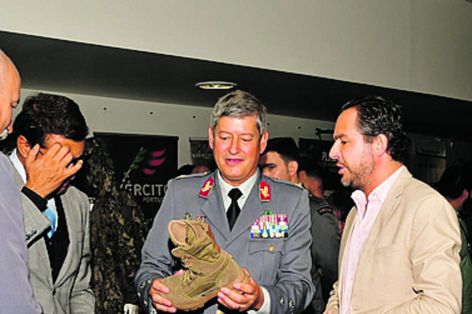 General com bota criada pela academia e indústria nacional