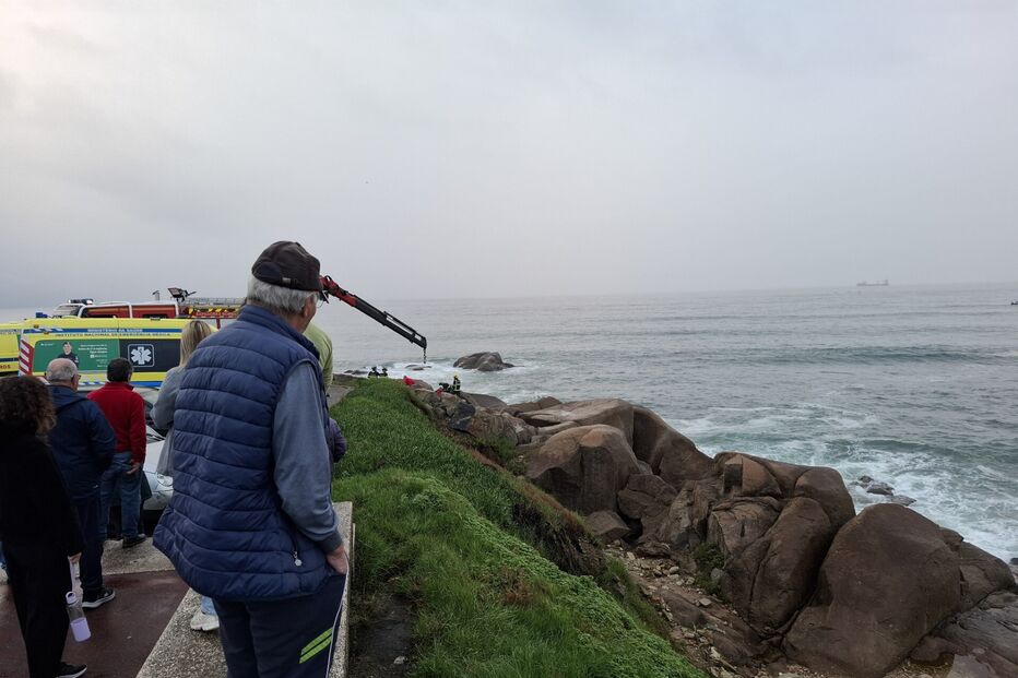 Homem cai em zona rochosa em Vila Nova de Gaia