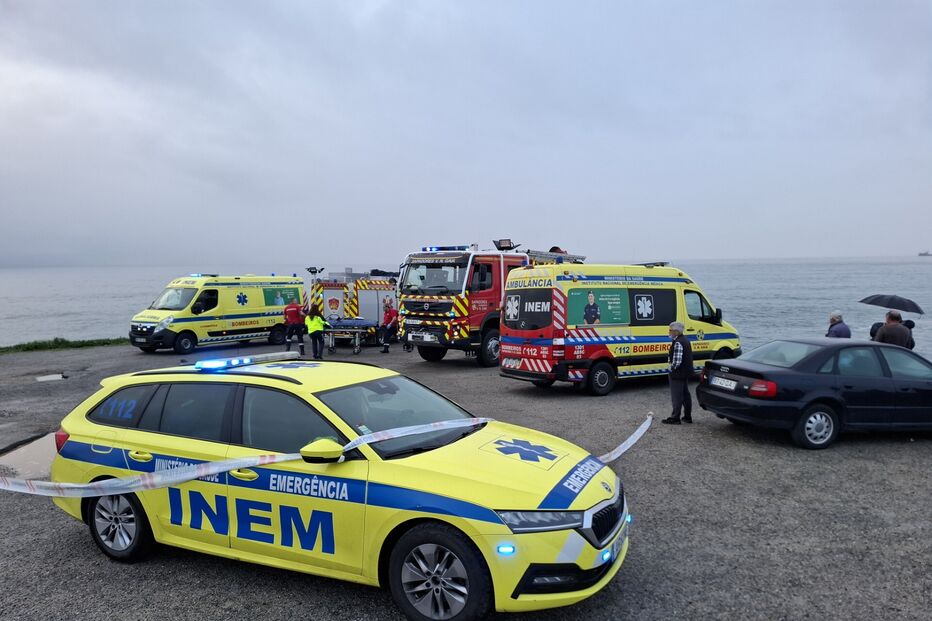 Homem cai em zona rochosa em Vila Nova de Gaia