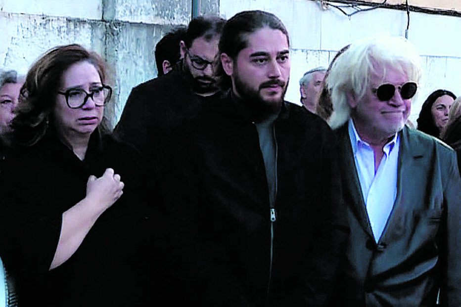 Violante (comadre), Marco António (afilhado) e António Coelho (compadre) durante funeral do cantor