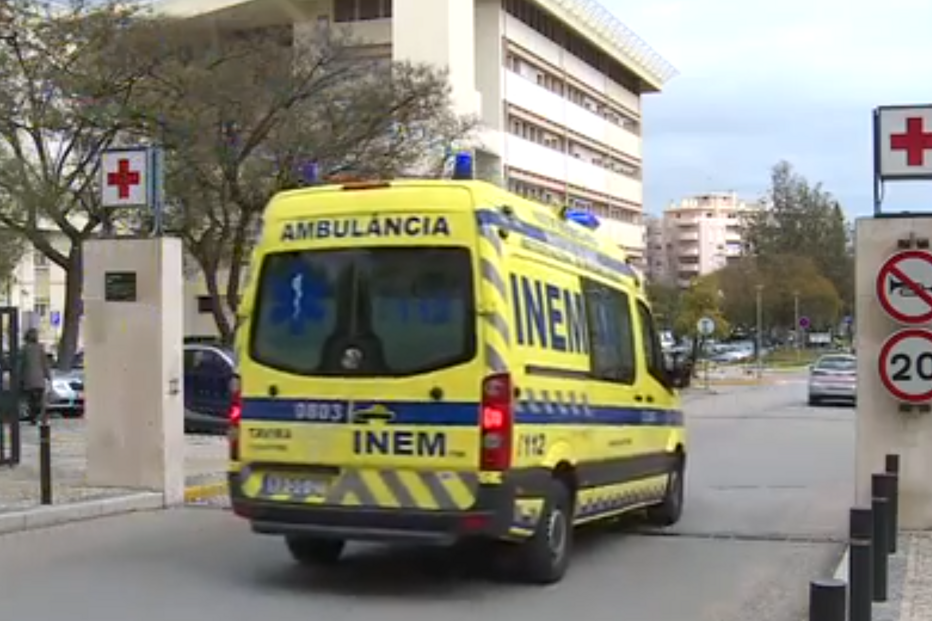 Médico exige indemnização a médica que denunciou vários casos de más práticas e negligência no Hospital de Faro 