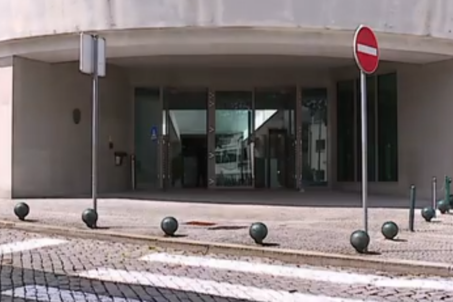 Homem diz que vai devolver gato e roupa e tenta matar ‘ex’ com ácido muriático