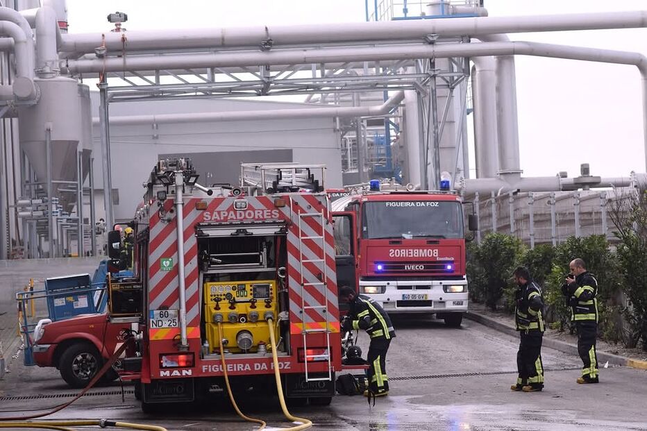 Incêndio deflagra em fábrica de rações em zona industrial na Figueira da Foz