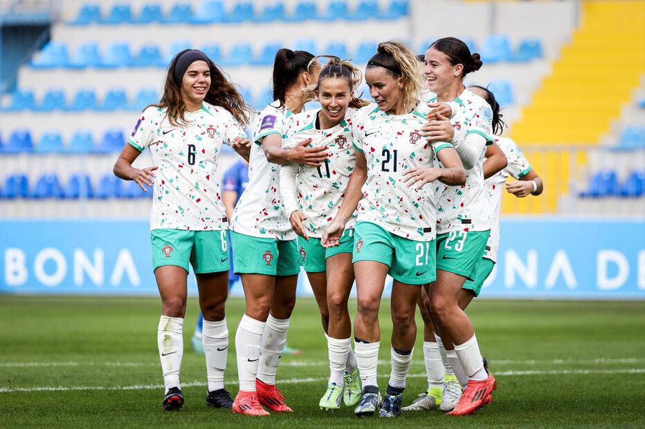 Seleção feminina de futebol