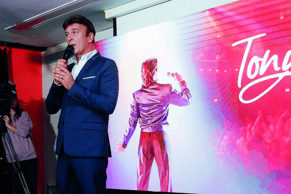 Tony Carreira agradeceu aos atores, equipa técnica e produtores da série sobre ele 