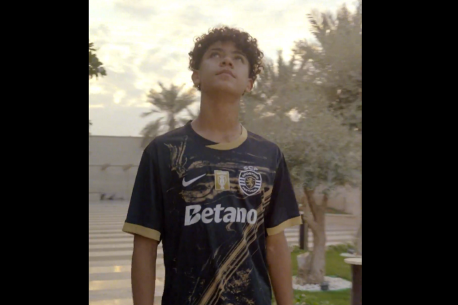 Cristianinho com o novo equipamento do Sporting