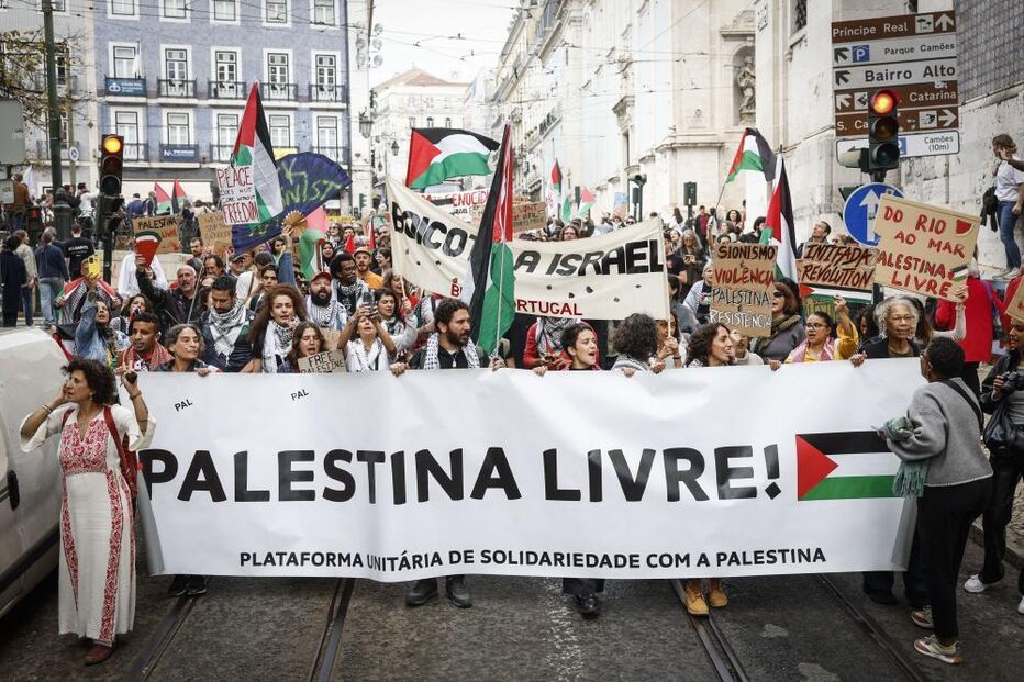 Centenas de manifestantes pedem em Lisboa a libertação da Palestina  