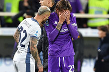 Bove cai inanimado no relvado