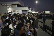 Multidão aguarda chegada de Joe Biden a Luanda