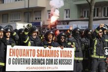 Bombeiros Sapadores em protesto em Lisboa para valorização das carreiras