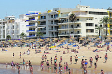 Moradia com três pisos em Quarteira vale 2,5 milhões 