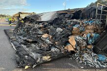Um ferido em despiste de camião seguido de incêndio na A1 em Gaia