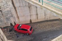 Carro despista-se e cai para a zona das comportas da Barragem do Beliche