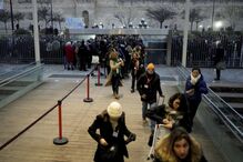 Jornalistas a entrar no Tribunal Penal de Vaucluse