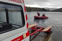 Bombeiros da Guarda salvam cão à deriva em barragem
