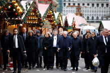 Chanceler alemão Olaf Scholz visita o local do ataque 