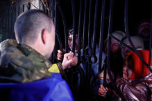 Rússia e Ucrânia trocam 300 prisioneiros