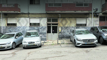 Filho e nora acusados de matar idosa à fome julgados por um júri