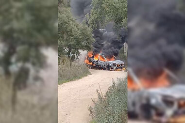 Carro consumido pelas chamas em Sines