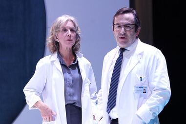 Custódia Gallego e Adriano Luz em 'A Médica'