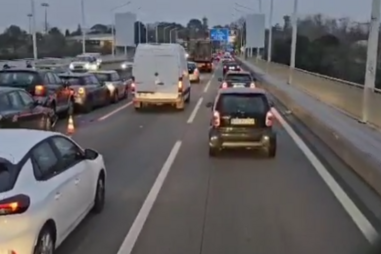 Colisão entre cinco carros faz dois feridos na A1 em Vila Nova de Gaia