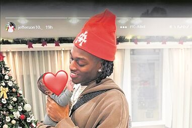 Rafael Leão com Tiago e Leonardo num ambiente natalício