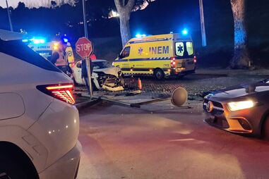 Dois feridos após colisão entre dois carros em Valença