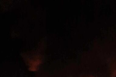 Camião porta carros arde junto a Campo de Tiro em Samora Correia 