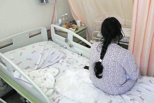 Criminosos lucram com tráfico de grávidas. Mulheres viajam para terem os filhos em segurança e à 'borla'