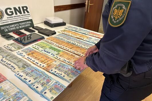 GNR apreendeu 12 mil euros e sistemas de videovigilância