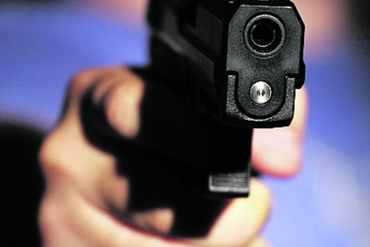 Homem utilizou uma pistola 