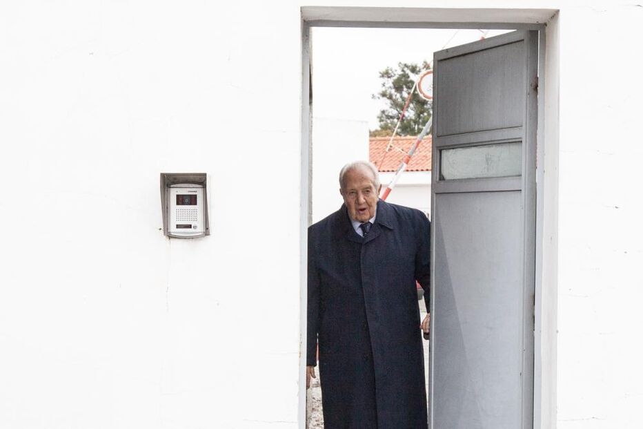 Mário Soares visita José Sócrates na prisão