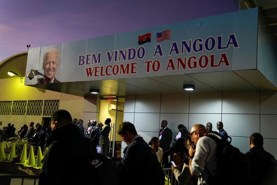 Joe Biden recebido por angolanos