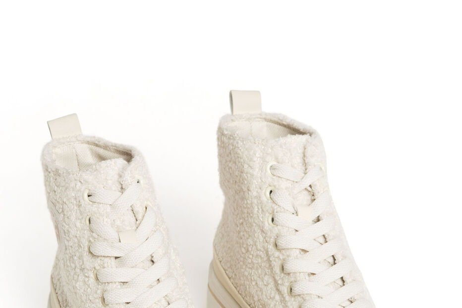 Sapatilha Naura 44,99€.jpg