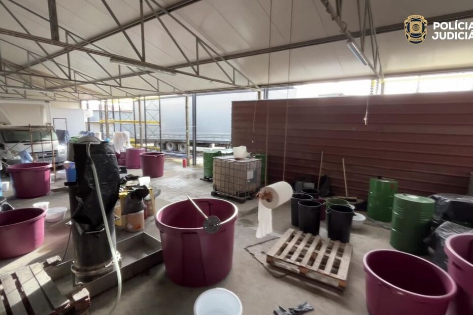 Laboratório desmantelado pela Polícia Judiciária na Lourinhã tinha salas onde 'cozinhavam' a cocaína
