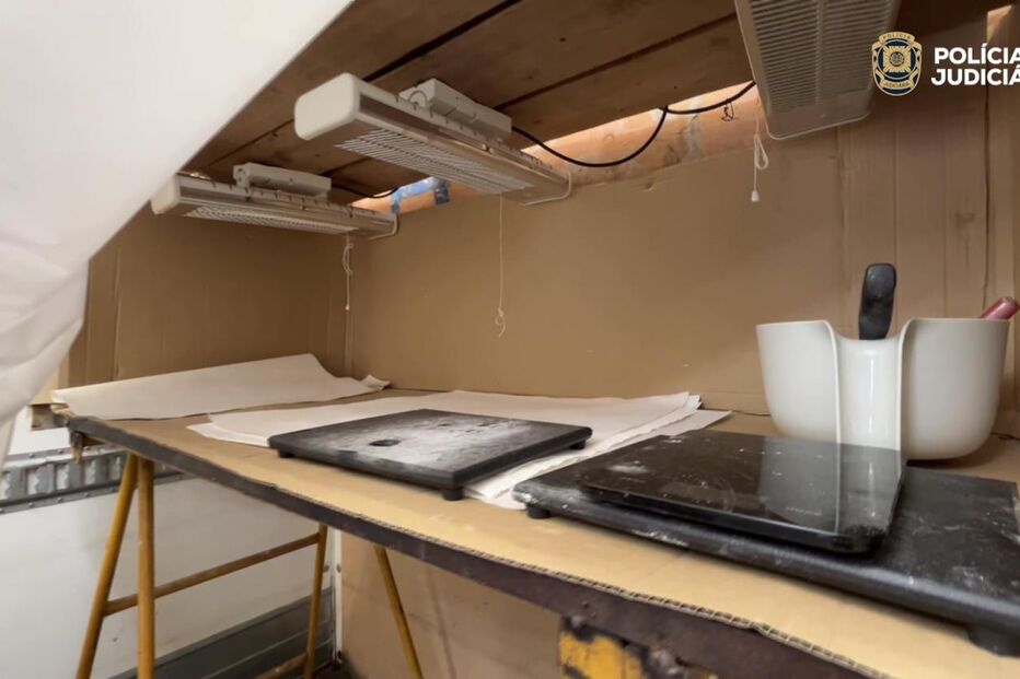Laboratório desmantelado pela Polícia Judiciária na Lourinhã tinha salas onde 'cozinhavam' a cocaína