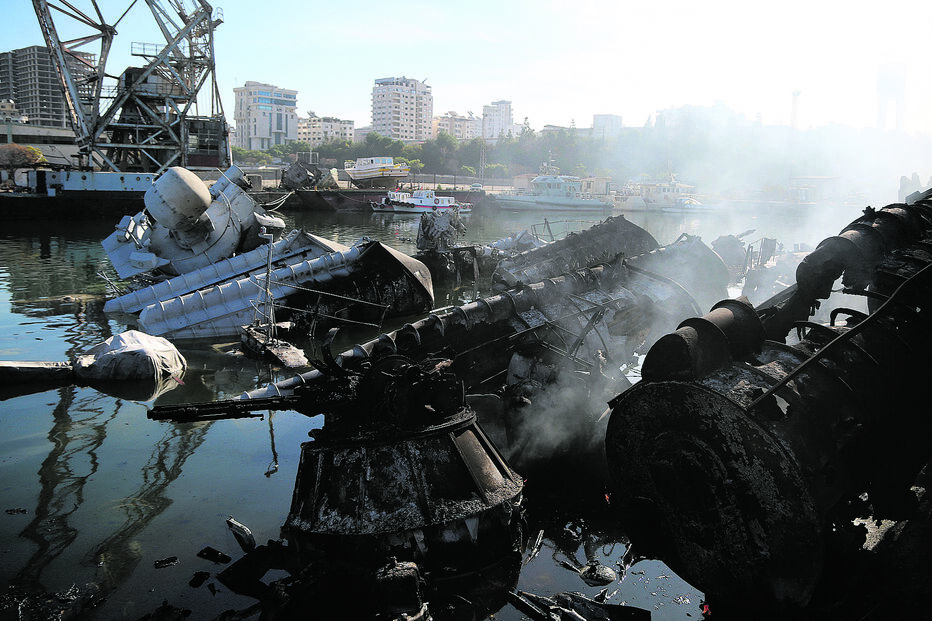 Navios da Marinha síria afundados por mísseis israelitas no porto de Latakia