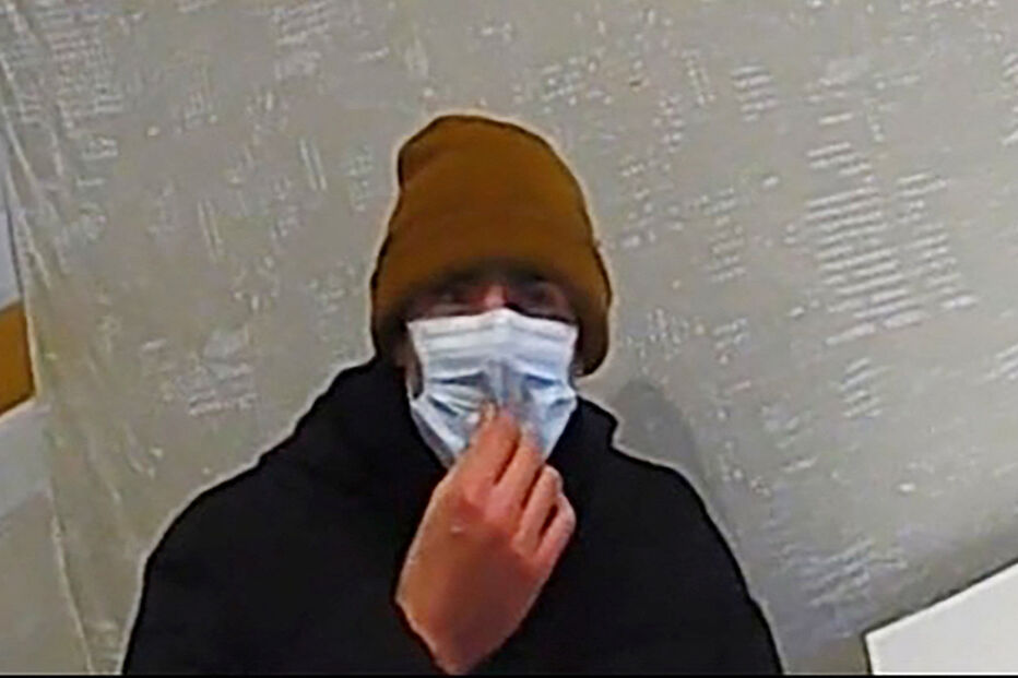 Reveladas imagens do suspeito de assassinar CEO da UnitedHealthcare após ser encontrado pela polícia