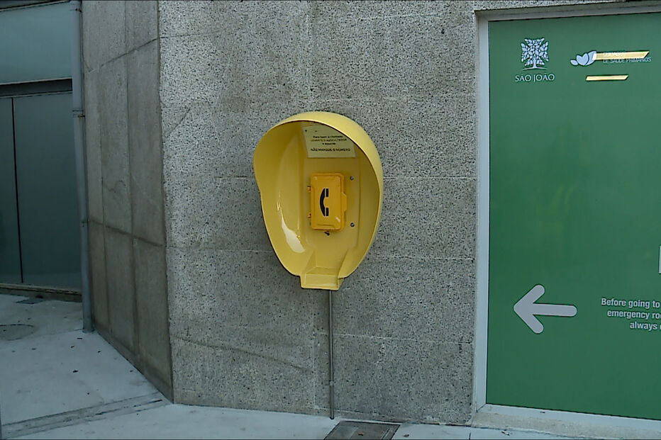 Telefone amarelo ‘cura’ urgências do Hospital de São João no Porto