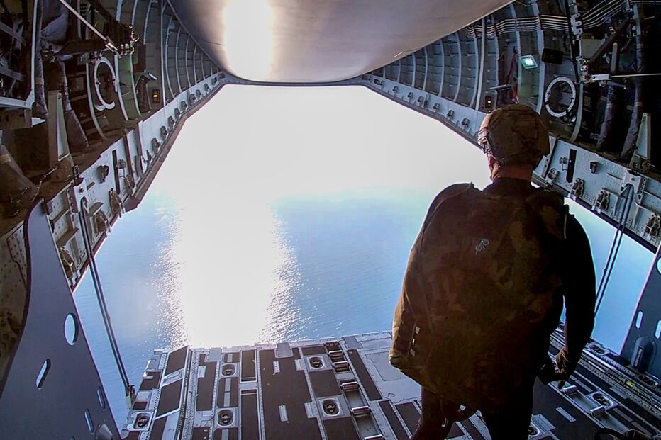 Exército divulga vídeo de salto inédito para o mar