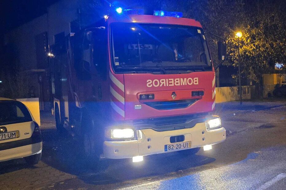 Incêndio destrói anexo de casa em Aveiro