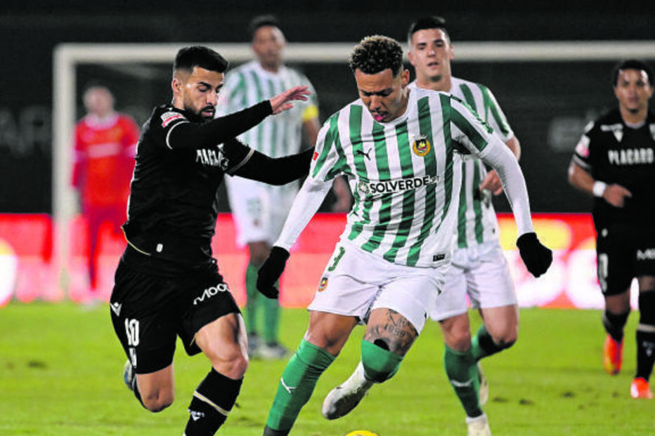 Vitória de Guimarães recupera de desvantagem de dois golos e empata com Rio Ave