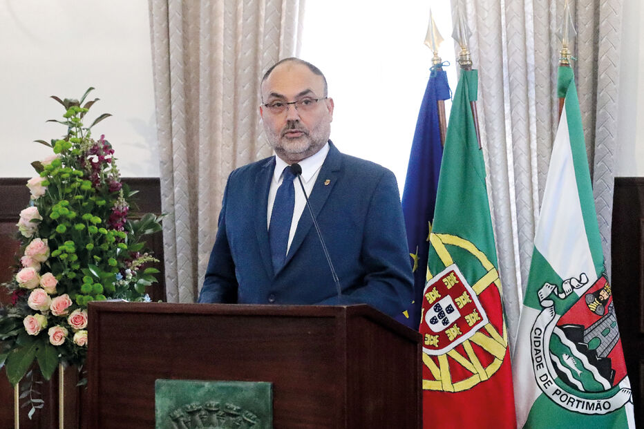 PRESIDENTE DA CM PORTIMAO PAG 3.jpg