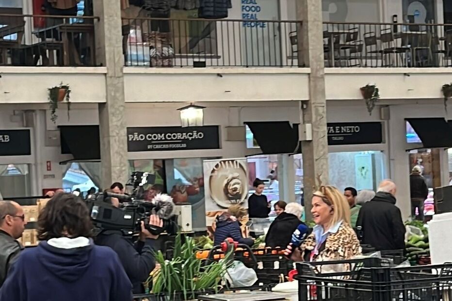 Isabel Angelino no Mercado de Cascais.jpg