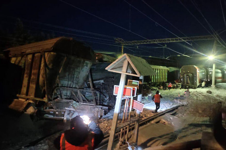 Colisão entre comboios faz 14 feridos no norte gelado da Rússia