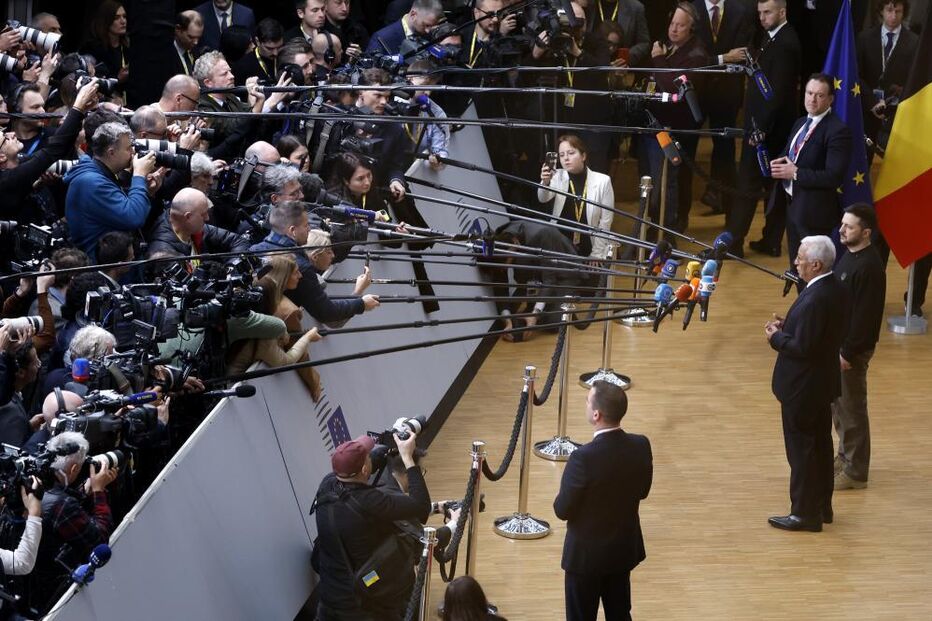 Volodymyr Zelensky e António Costa a falar aos jornalistas 