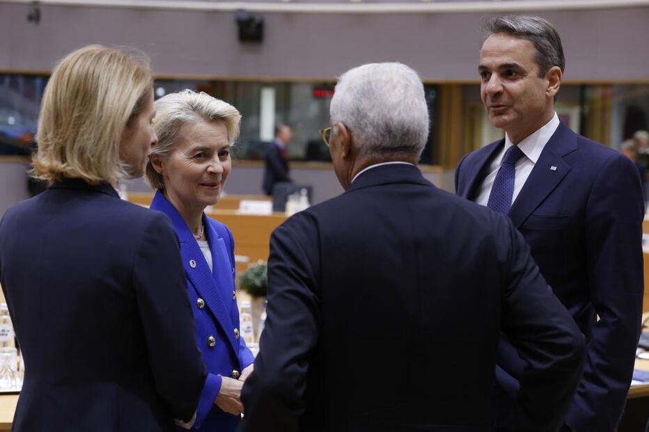 Kaja Kallas, Ursula von der Leyen, Kyriákos Mitsotákis e António Costa 
