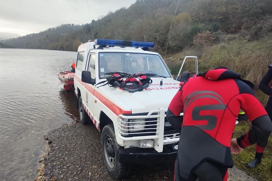 Bombeiros da Guarda salvam cão à deriva em barragem